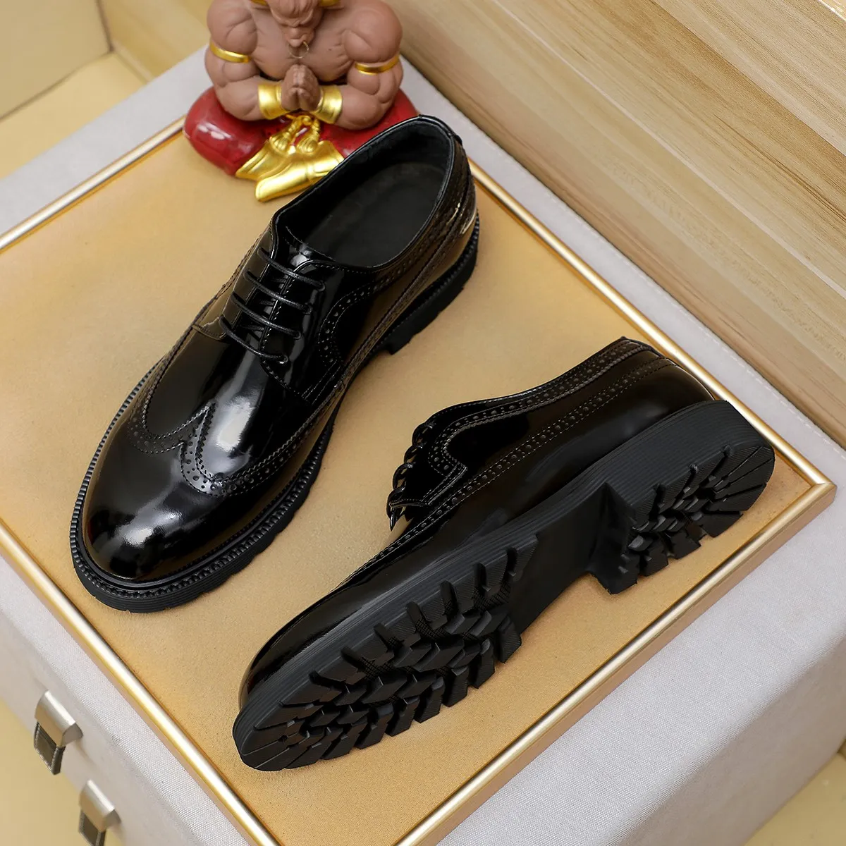 Men's shoes 💰620 💰 Louis Vuitton LV ® Autumn and Winter 🆕 models 🔛Full shoe counter First layer cowhide, 🐂leather lined casual shoes for men, super soft outsole, essential for driving. Counter synchronized original first layer cowhide completely 1:1 mold customization 🌹Top version, 2 colors available! Number: 38-45 (37.46. Customized)